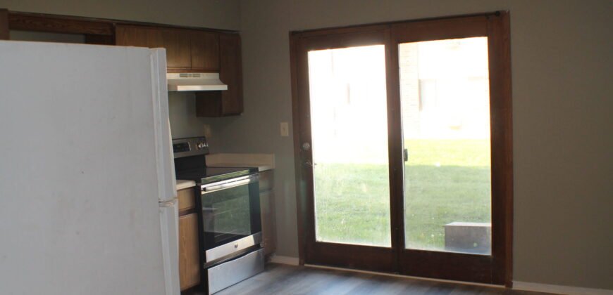 Fully upgraded, Modern Apartment Unit close to Lewis Street