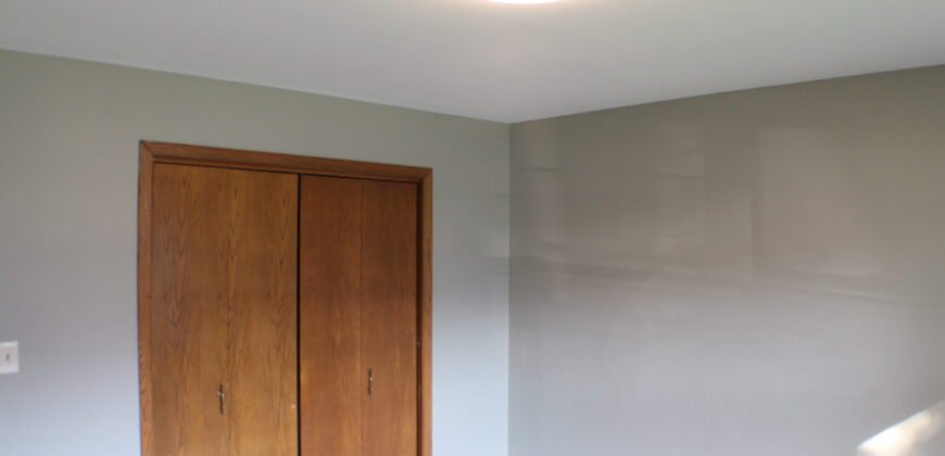Fully upgraded, Modern Apartment Unit close to Lewis Street