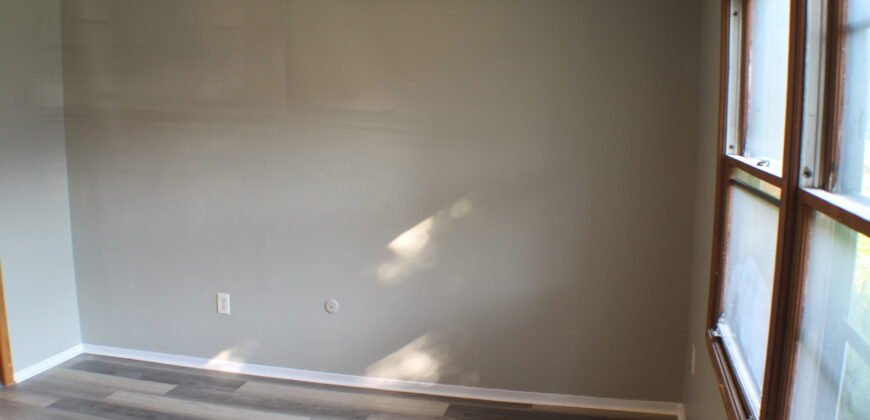 Fully upgraded, Modern Apartment Unit close to Lewis Street